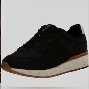 UGG Retrainer Women’s Size 9 EUC Like New